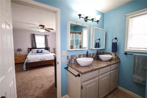 Bath - 6608 Lynx Ln, Harrison, AR 72601 photo 3 of 3
