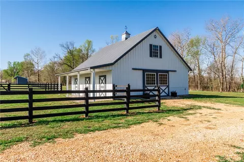 19218 Huntington Dr, Gravette, AR 72736