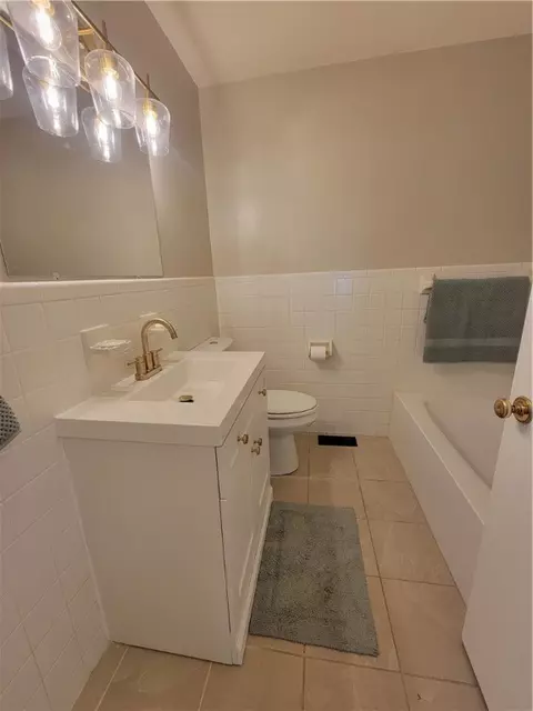 Bath - 9 Grandview Ave, Harrison, AR 72601 photo 1 of 3