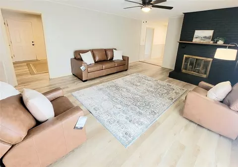 Living - 9 Grandview Ave, Harrison, AR 72601 photo 2 of 3