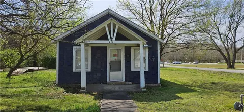 714 Tahlequah St, Siloam Springs, AR 72761