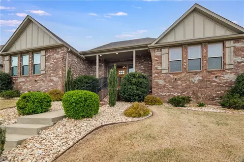 3105 NE Doyle Dr, Bentonville, AR 72712