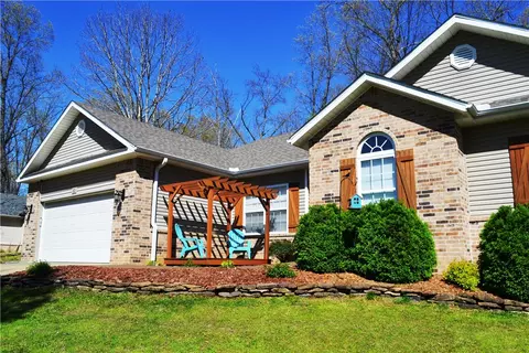 82 Rillington Dr, Bella Vista, AR 72714