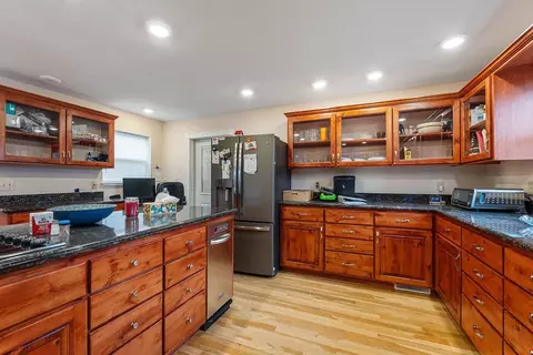 Kitchen - 521 Spring Cliff Dr, Rogers, AR 72756 photo 2 of 4
