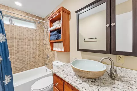 Bath - 521 Spring Cliff Dr, Rogers, AR 72756 photo 1 of 7