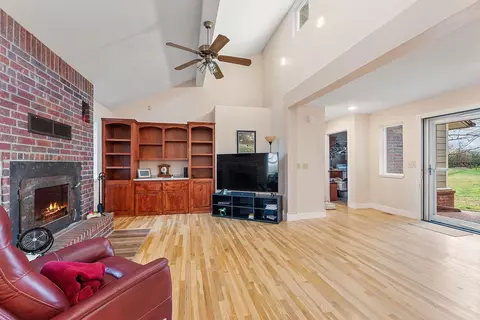 Living - 521 Spring Cliff Dr, Rogers, AR 72756 photo 3 of 4