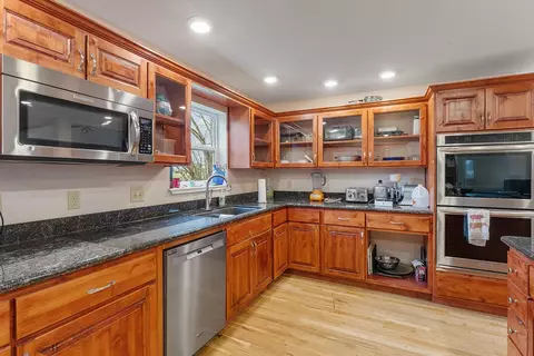 Kitchen - 521 Spring Cliff Dr, Rogers, AR 72756 photo 3 of 4