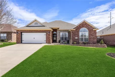 6203 S 36th St, Rogers, AR 72758