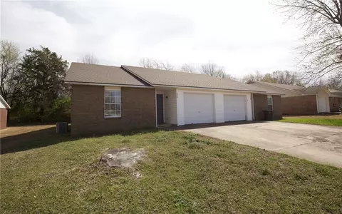 1368 N Boxley Ave, Fayetteville, AR 72704