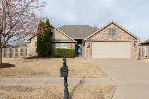 335 N Drewrys Blf, Fayetteville, AR 72704