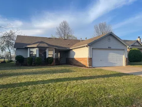 3723 W Locust St, Rogers, AR 72756