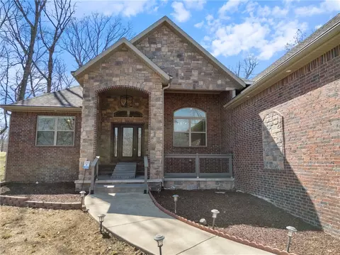 24 Country Club Dr, Holiday Island, AR 72631