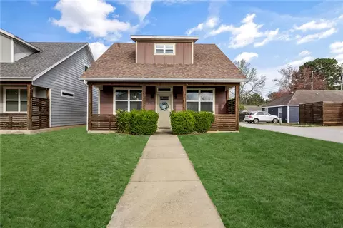 2070 S Florida Way, Fayetteville, AR 72701