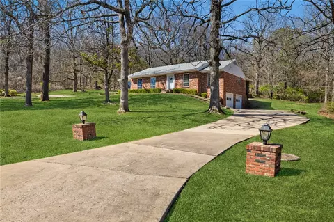 2100 E Manor Dr, Fayetteville, AR 72701