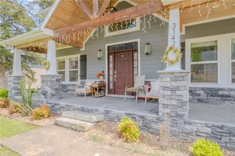 3142 N Warwick Dr, Fayetteville, AR 72703