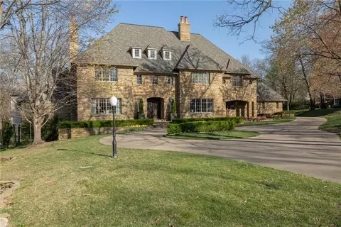 3515 E Fredricksburg Cir, Fayetteville, AR 72703