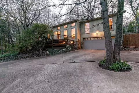 1372 E Century Dr, Fayetteville, AR 72703