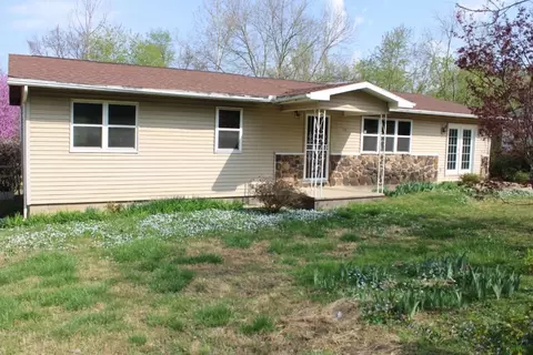 136 Locust St, Lead Hill, AR 72644