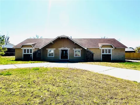 906 S 20th St, Rogers, AR 72758