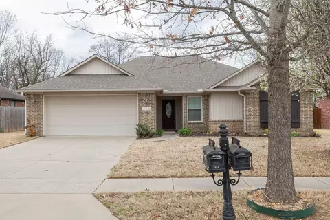 1401 S Blue Willow Ave, Fayetteville, AR 72701