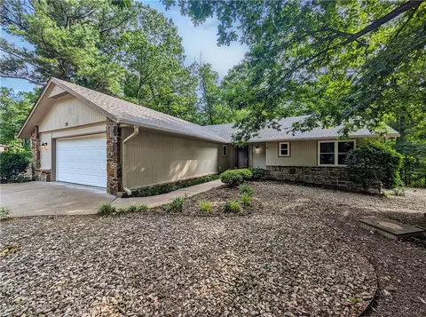 19 Lockerbie Dr, Bella Vista, AR 72715