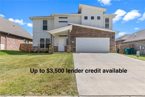 2111 Periwinkle Pl, Centerton, AR 72719