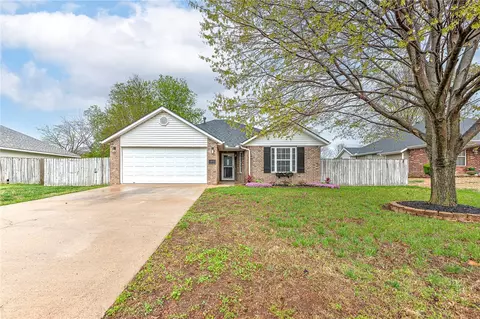 148 E Rob St, Farmington, AR 72730