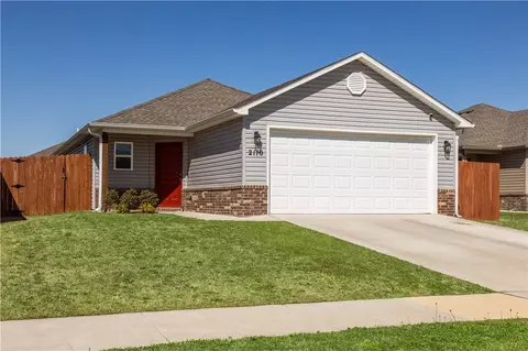 2110 Annette Dr, Siloam Springs, AR 72761