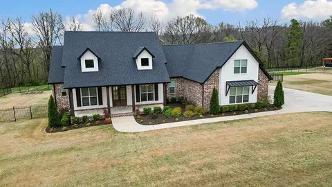 1012 River Hollow Rd, Fayetteville, AR 72703