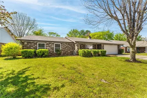 906 N Cardinal Dr, Rogers, AR 72756