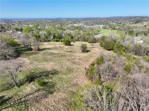 317 Dotson St, Huntsville, AR 72740