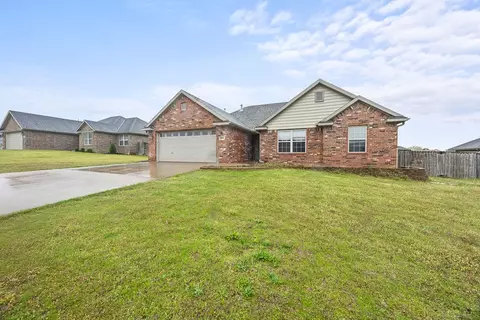 571 Keswick Dr, Centerton, AR 72719