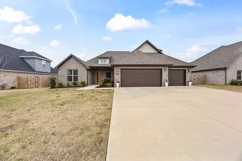 909 Pergola Ave, Springdale, AR 72762