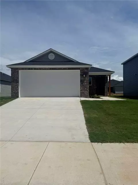 2573 E War Eagle St, Fayetteville, AR 72701