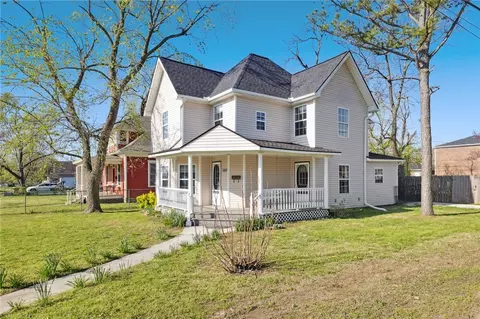 1002 S Arkansas St, Rogers, AR 72756