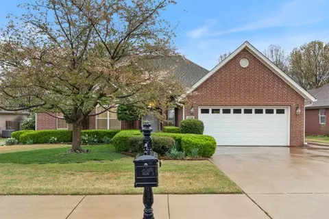 4394 W Castlebury Ln, Fayetteville, AR 72704