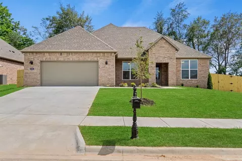 3665 E Greystone Dr, Fayetteville, AR 72764