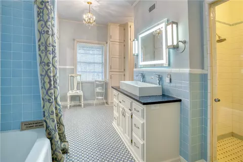 Bath - 6105 Park Ave, Fort Smith, AR 72903 photo 3 of 6
