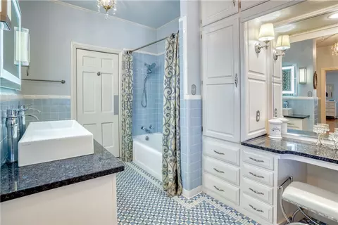 Bath - 6105 Park Ave, Fort Smith, AR 72903 photo 2 of 6