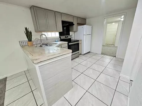 Kitchen - 424 E Velma Ave, Springdale, AR 72764 photo 1 of 2