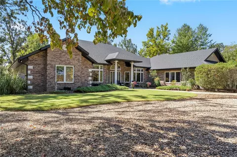 33 Kinloch Dr, Bella Vista, AR 72715