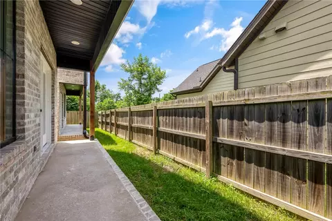 Exterior - 738 N 5th St, Rogers, AR 72756 photo 2 of 3