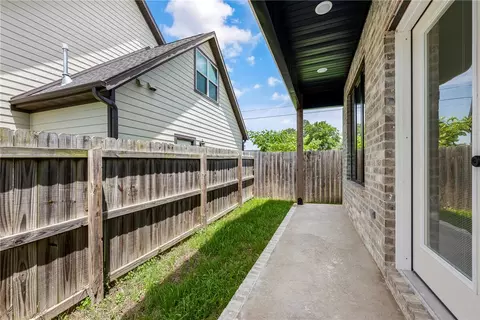 Exterior - 738 N 5th St, Rogers, AR 72756 photo 3 of 3