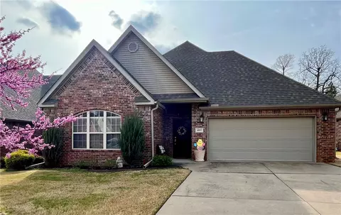 4037 N Meadow View Dr, Fayetteville, AR 72703
