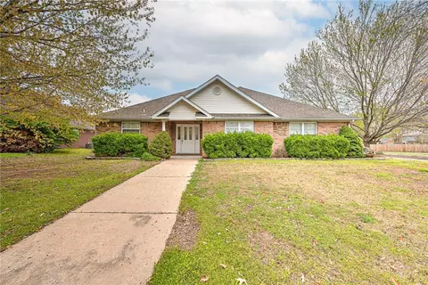 882 Queen Annes Lace Dr, Fayetteville, AR 72704