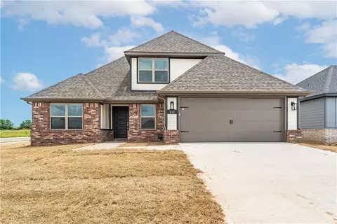 4621 W Triangle St, Fayetteville, AR 72704