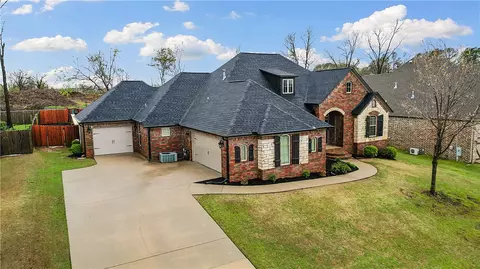 204 NW Tall Oaks Ave, Bentonville, AR 72712