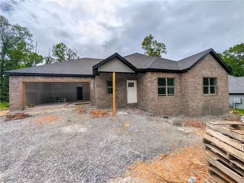 3 Cranbrook Ln, Bella Vista, AR 72714