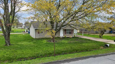 516 W Main St, Gentry, AR 72734