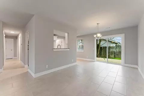 516 W Main St, Gentry, AR 72734 photo 3